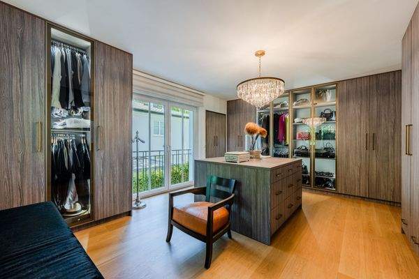 Großes Ankleidezimmer