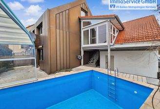 Außenansicht mit Pool