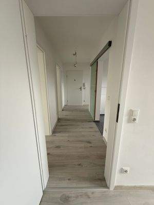 Blick in den Flur zur Wohnungstür