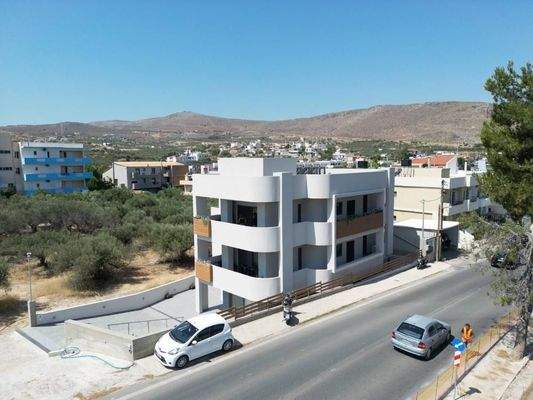 Kreta, Gournes: Renoviertes Gebäude mit 7 Wohnungen zu verkaufen