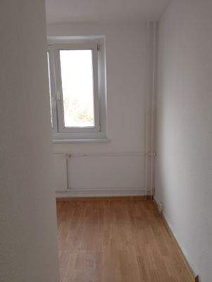 Leerer Raum mit Fenster