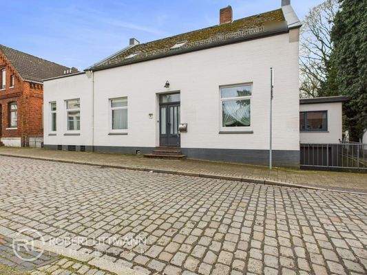 CAM04259G0-PR0083-STILL031