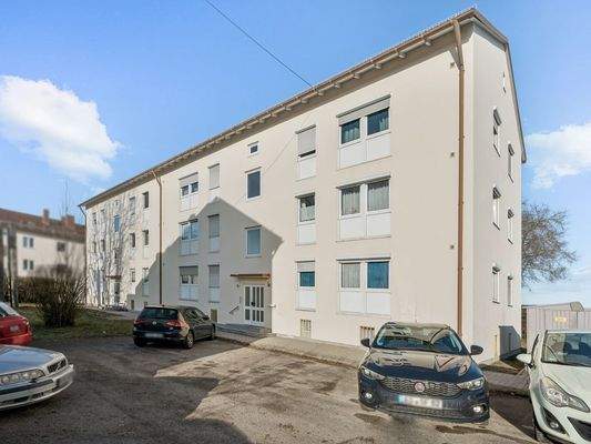 Stellplätze vor dem Haus