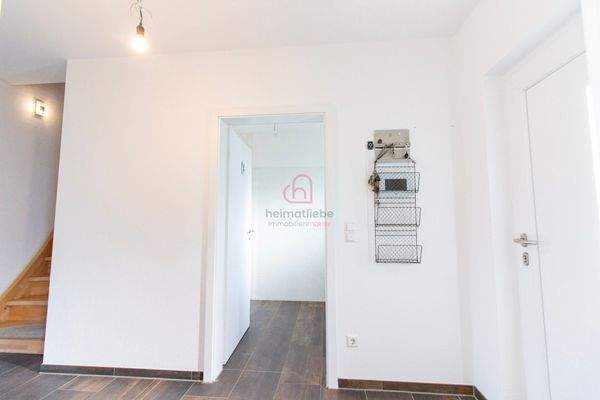 Entrée mit Gäste-Bad und Treppe