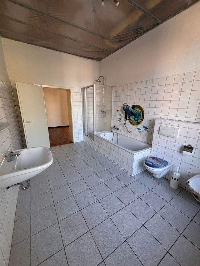 Großzügige 3-Raum-Wohnung mit 123 m² im 1. OG – viel Platz in Plauen - Foto 1