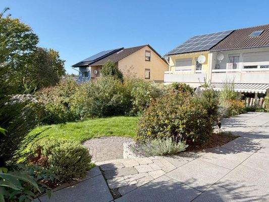 schön angelegter Garten