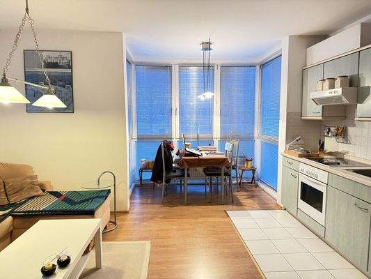 Wohnzimmer mit Küche