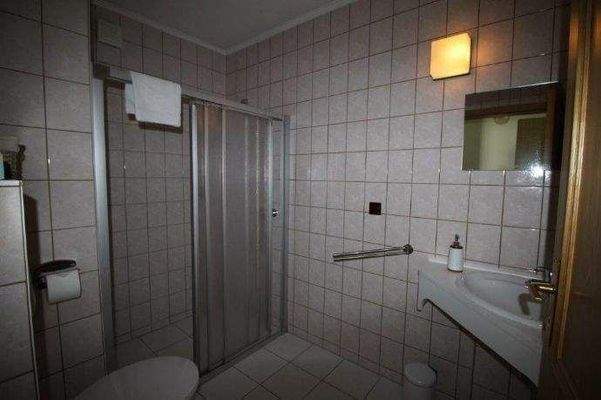 Barrierefreie Dusche im Nebengebäude (2)