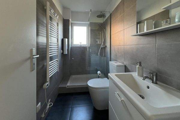 Badezimmer EInheit 1