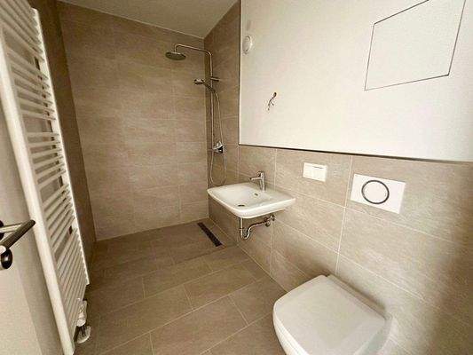 Gäste-Bad mit Dusche