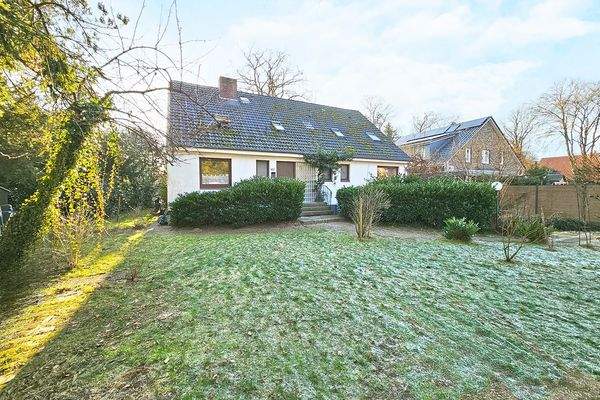 Altbauten weg ... dann finden bis zu 3 neue Baukörper Platz