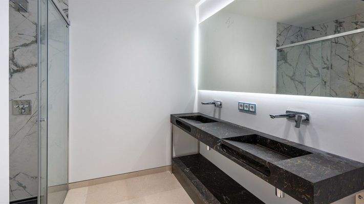 Villa in erster Meereslinie zum Verkauf in Cala Vinyes, Mallorca