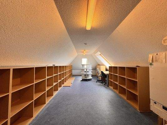 Anbau - Dachgeschoss - Aktenlager...