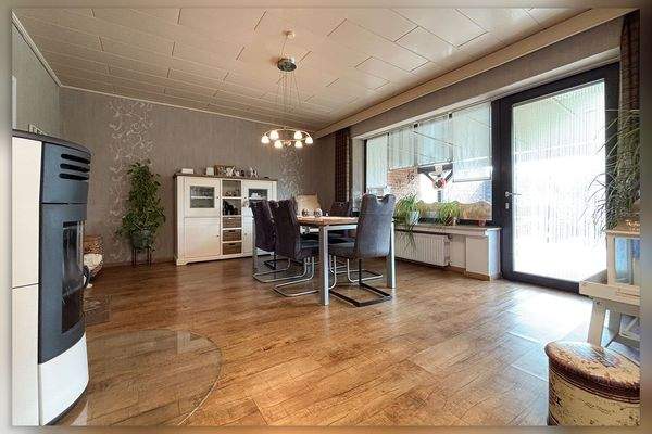 Essbereich mit Pelletofen