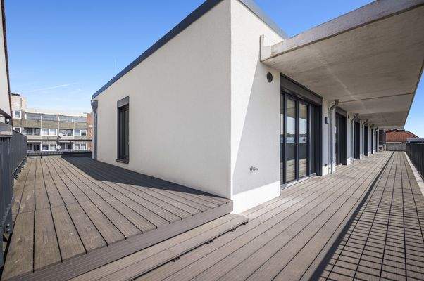 Umlaufende Dachterrasse im Penthouse
