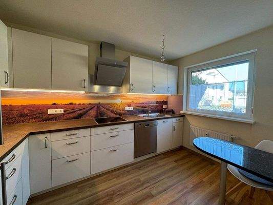 hochwertige Einbauküche mit elektr. Geräten