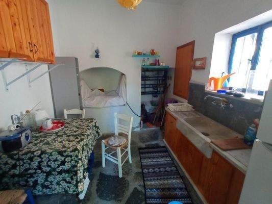 Kreta, Neapoli: Großes Steinhaus mit unvollendetem Gästehaus, Olivenhain und Garten zu verkaufen