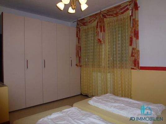 Schlafzimmer 2 OG -2