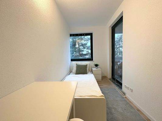 Helles, modernes WG-Zimmer