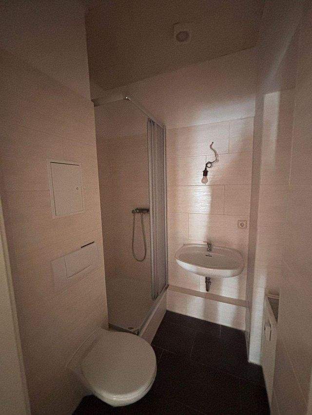 Helle 3-Raum-Wohnung im Dachgeschoss – 56 m² – sofort bezugsfrei – günstige Miete - Photo 2