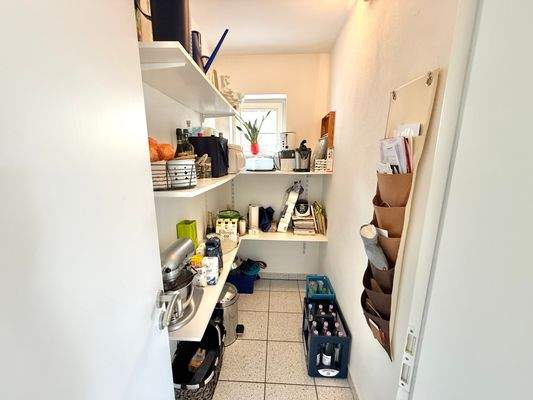Abstellraum an der Küche.jpeg