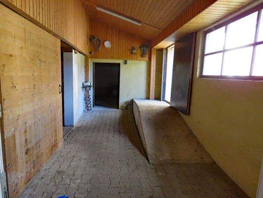 Zugang zu den Nebenräumen 