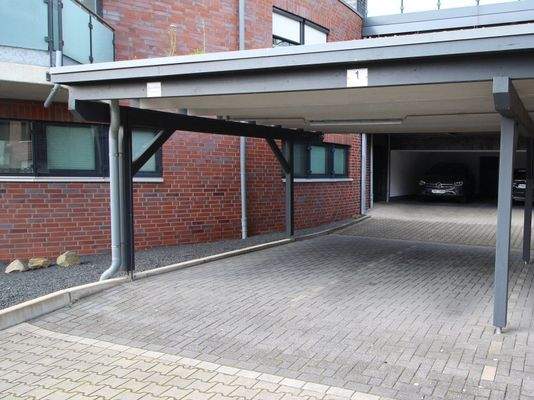 Überdachter PKW-Stellplatz