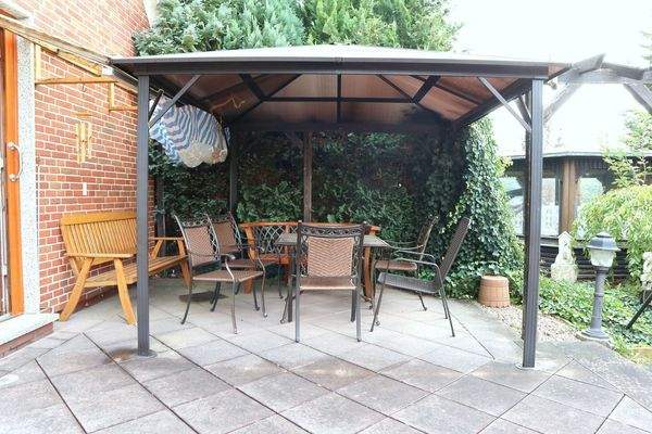 Geschützte Südwest-Terrasse