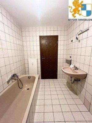 Bad mit Wanne und Dusche