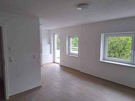 Wohnzimmer mit Kochecke Miitlere Whg