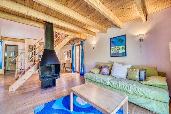 Wohnbereich mit Kamin