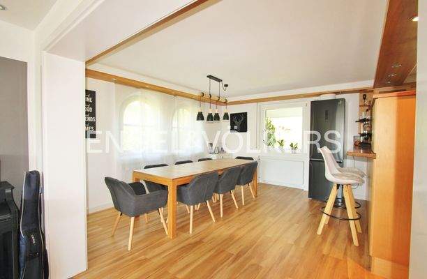 Essecke in der offenen Wohnküche