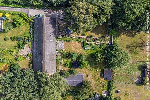 Vogelperspektive auf das Grundstück und die Umgebung