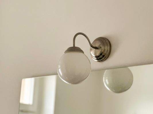 Schöne Leuchten im Bad