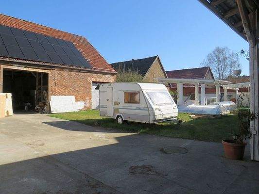 Grundstück mit Nebengelass