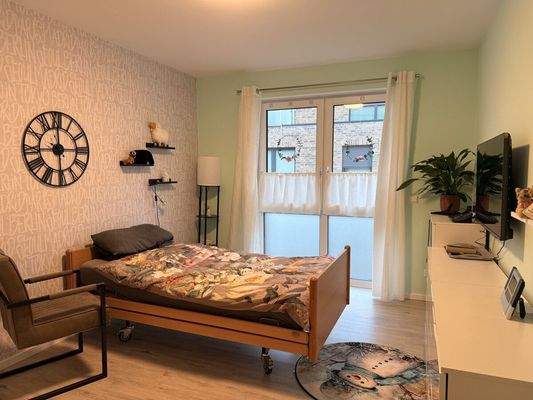 mit großem Fensterelement