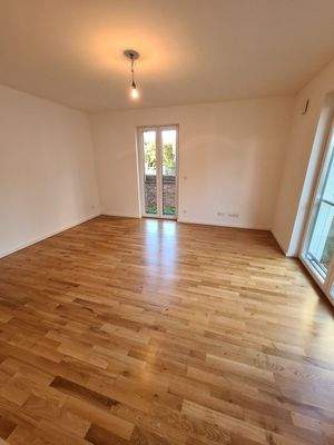 Wohnzimmer mit Holzboden