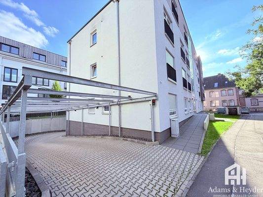 großzügige TG-Einfahrt