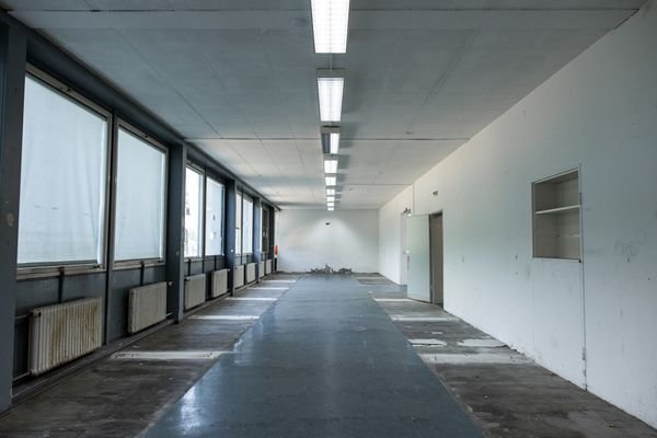 Große Arbeits-/Lagerfläche (nordseite) - EG