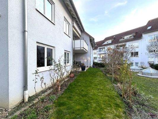 Terrasse und Gartenanteil