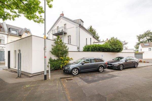 Blick auf das Gebäude - Seitenstraße