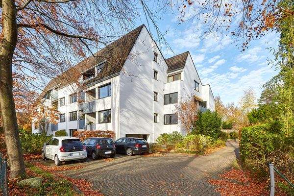 Hausansicht und Zuwegung