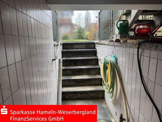 Treppe vom Keller zum Garten