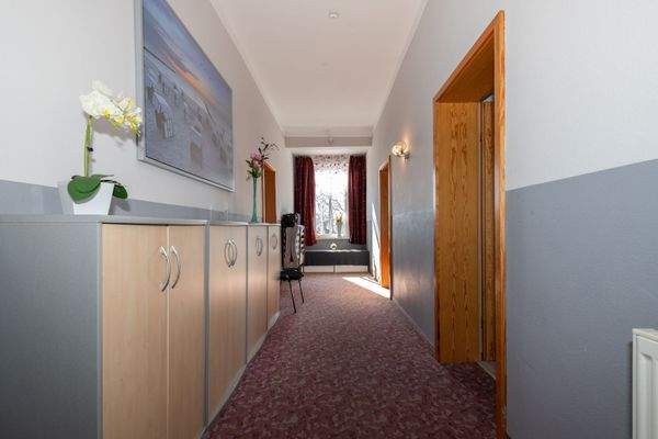 Das geräumige Korridor im OG