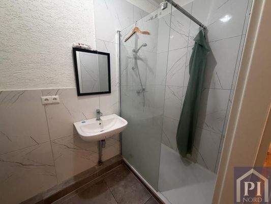 Badezimmer mit Dusche