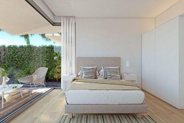 Schlafzimmer mit Panoramafenstern