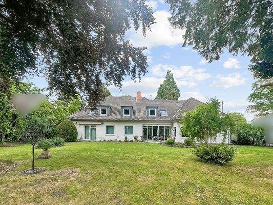 Weitere Hausansicht mit Garten