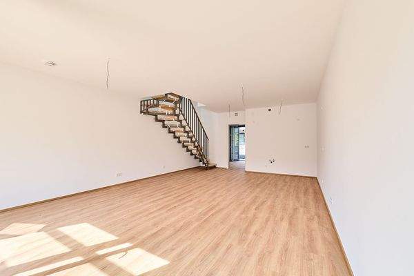 Leo III N 6.2. Wohnbereich Blick zur Küchenecke.jp