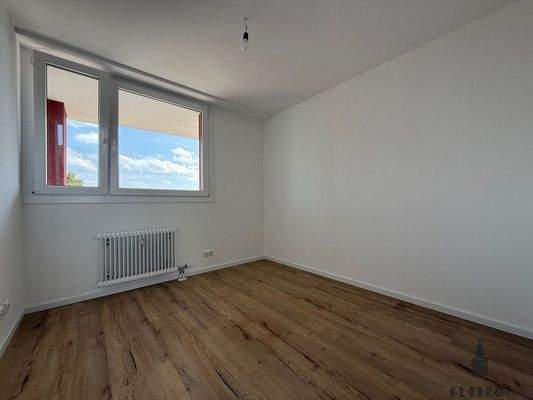 Schlaf-/ Kinderzimmer 3