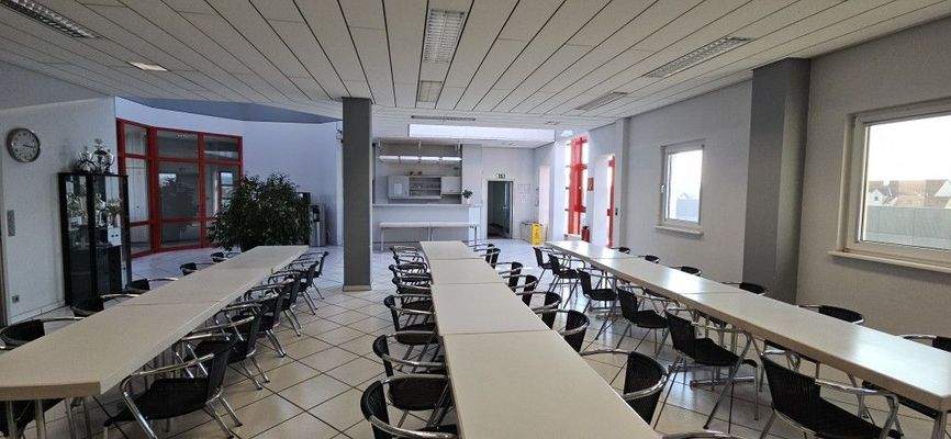 großzügige Kantine im 2. OG